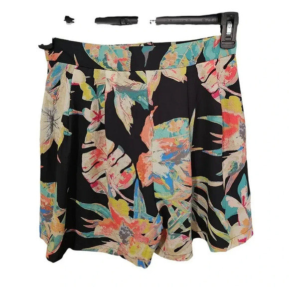 Flying Tomato World Wanderer Woven Floral Shorts Black Size S - Picture 2 of 4